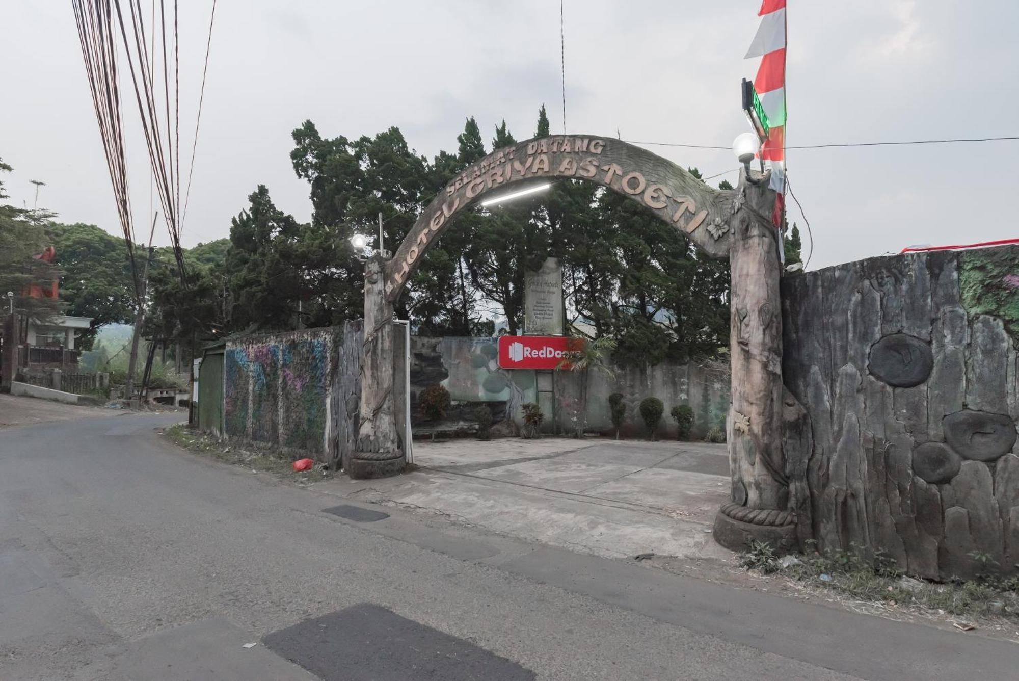 Reddoorz Plus At Hotel Griya Astoeti Bogor Exterior foto