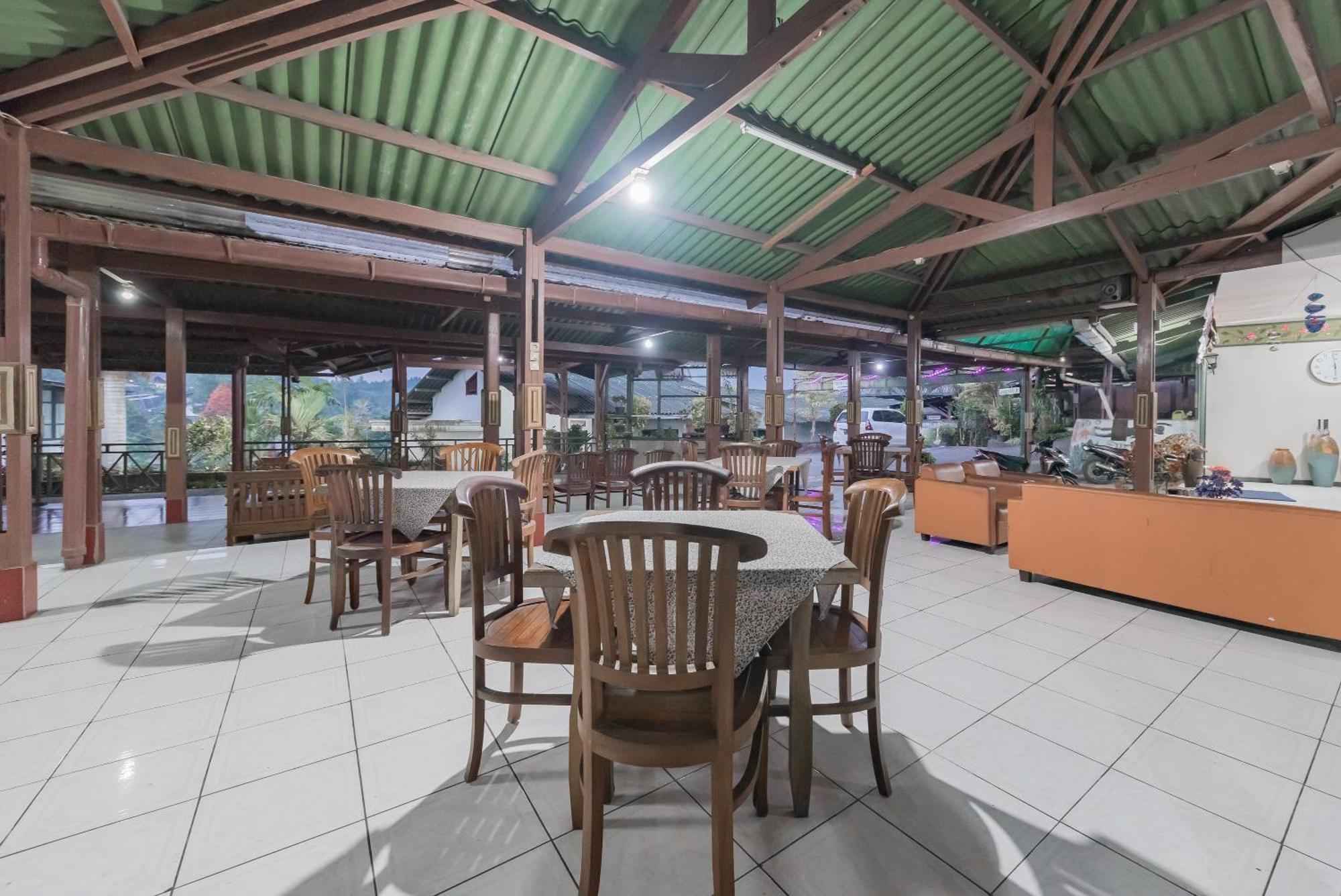 Reddoorz Plus At Hotel Griya Astoeti Bogor Exterior foto