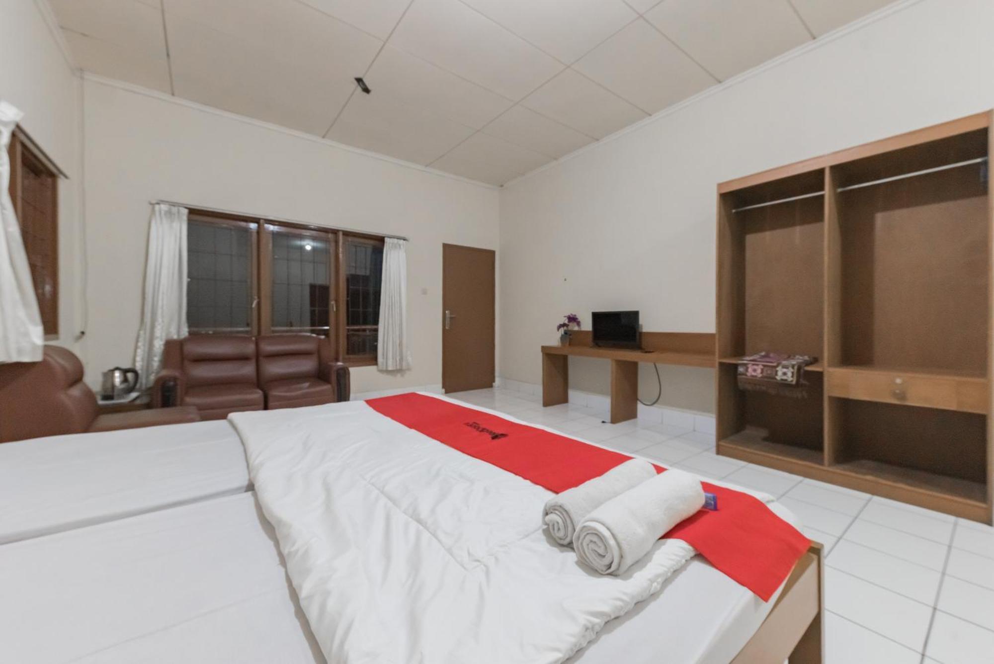 Reddoorz Plus At Hotel Griya Astoeti Bogor Exterior foto