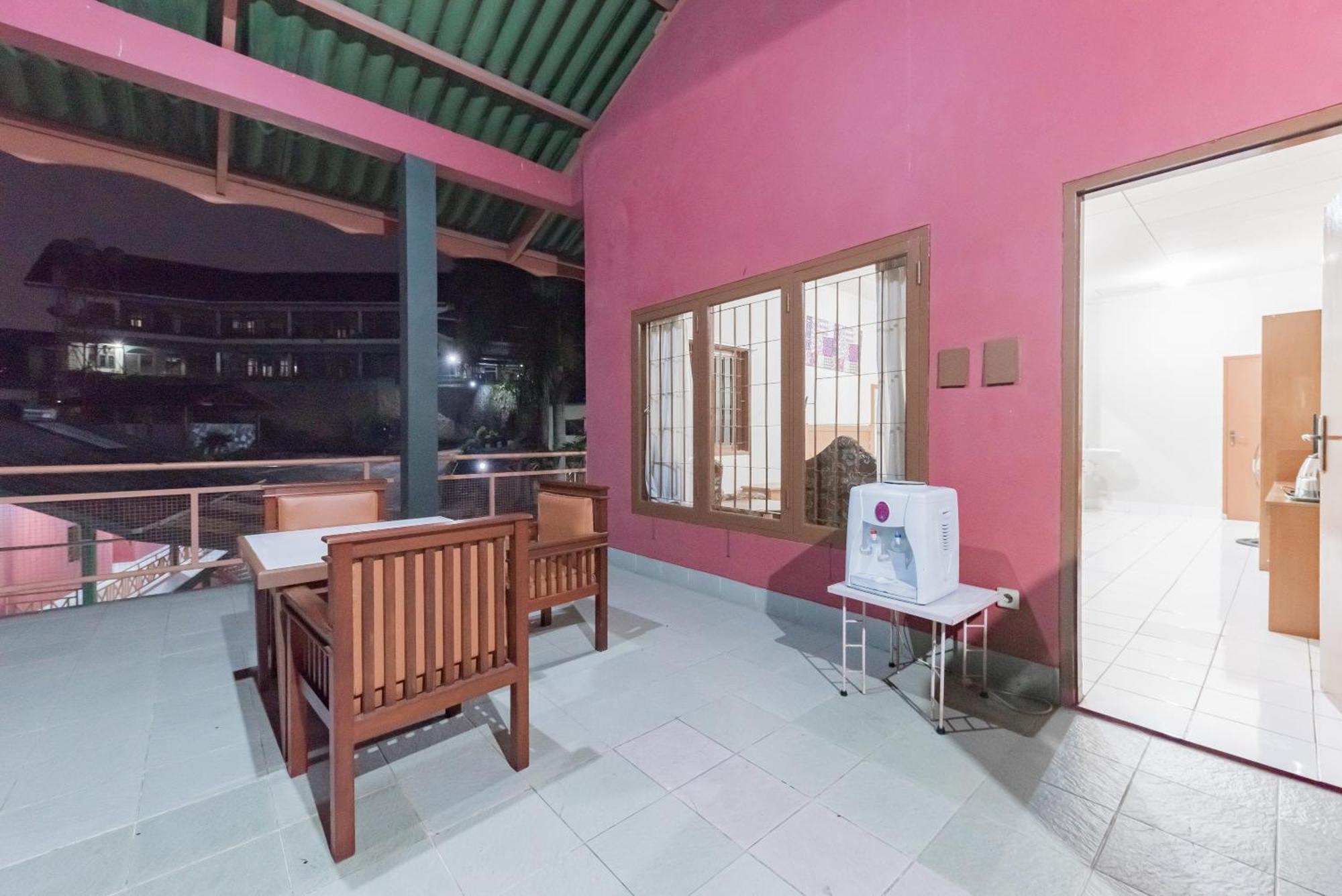 Reddoorz Plus At Hotel Griya Astoeti Bogor Exterior foto