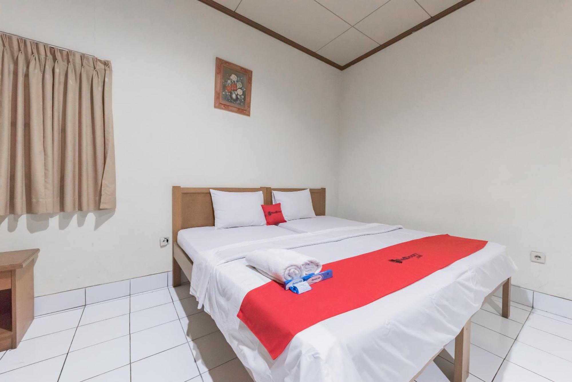 Reddoorz Plus At Hotel Griya Astoeti Bogor Exterior foto